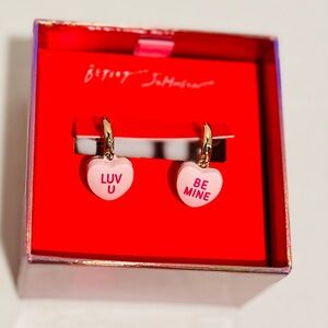 Betsey Johnson NWT Valentines Sweetheart Drop Earrings